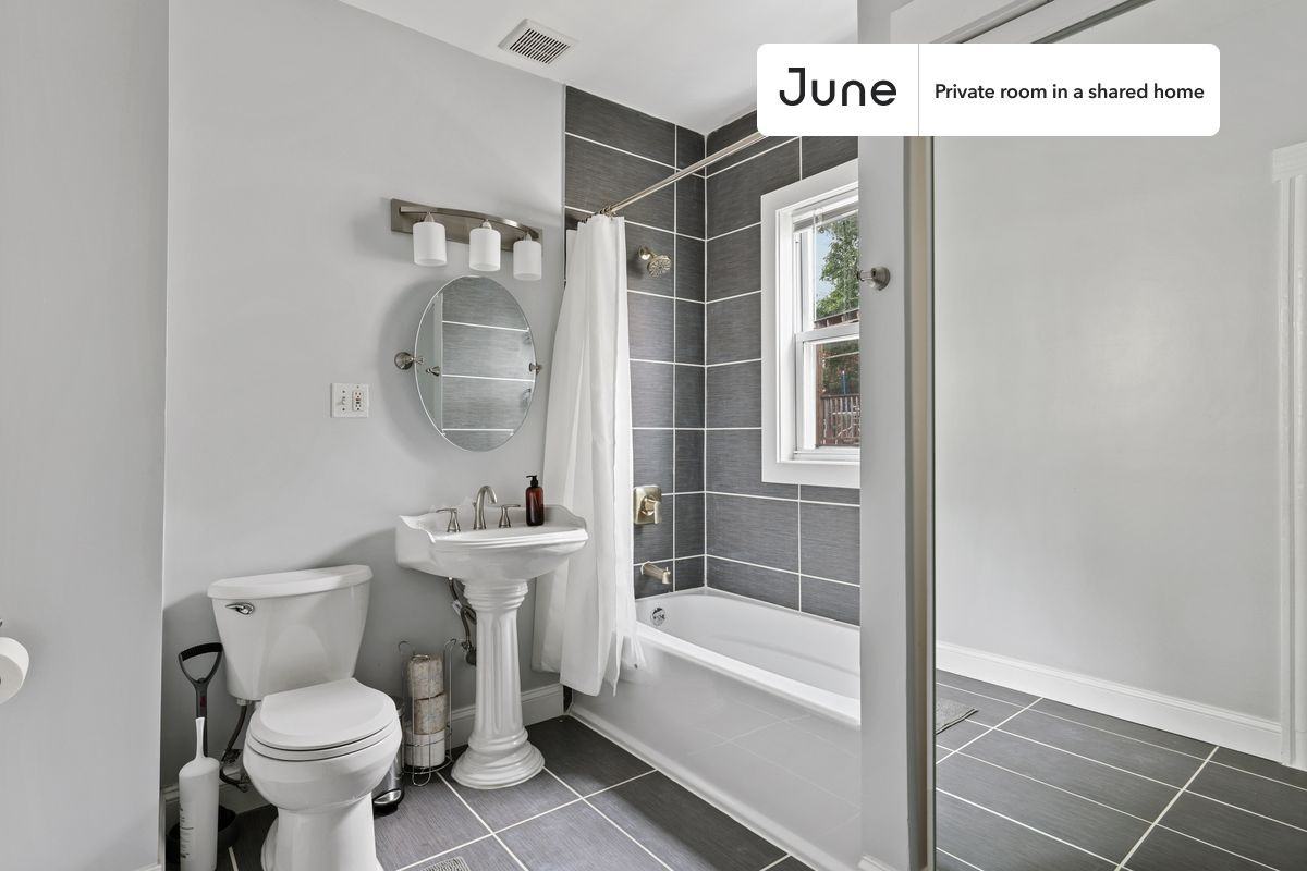 368 Park St #B - Photo 7 of 11