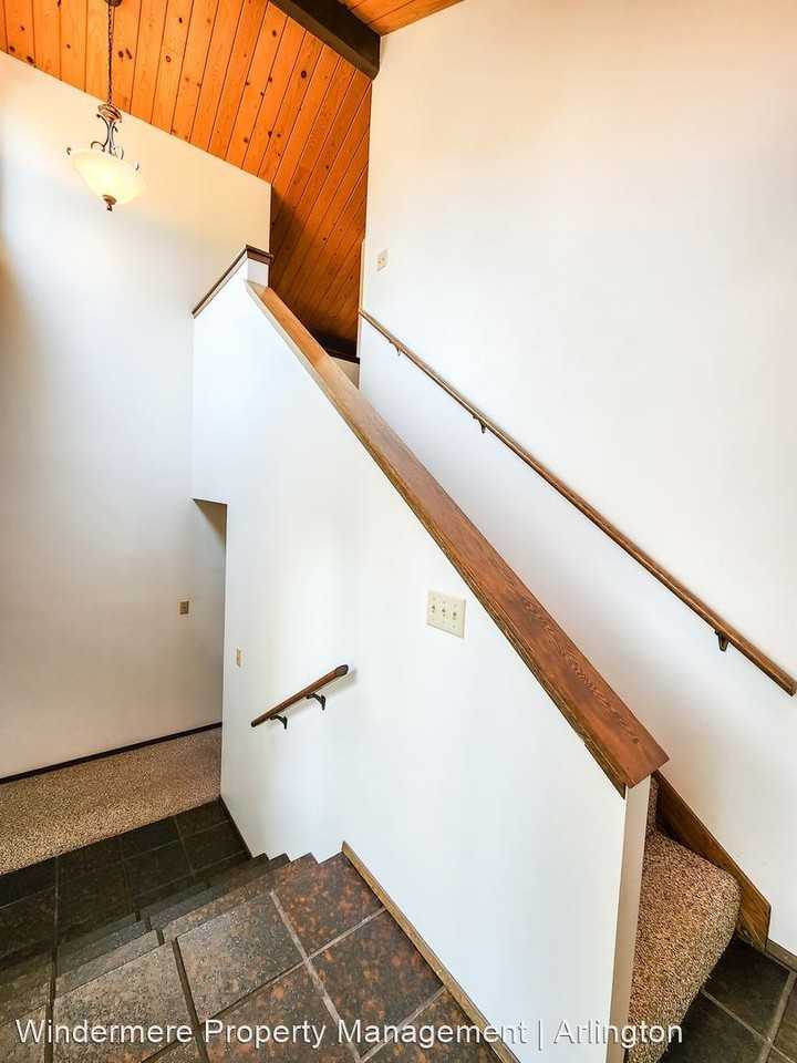 16404 Fairway Dr - Photo 3 of 17