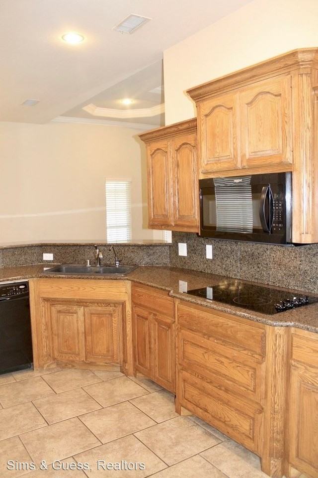 5110 Greathouse Ave - Photo 3 of 15