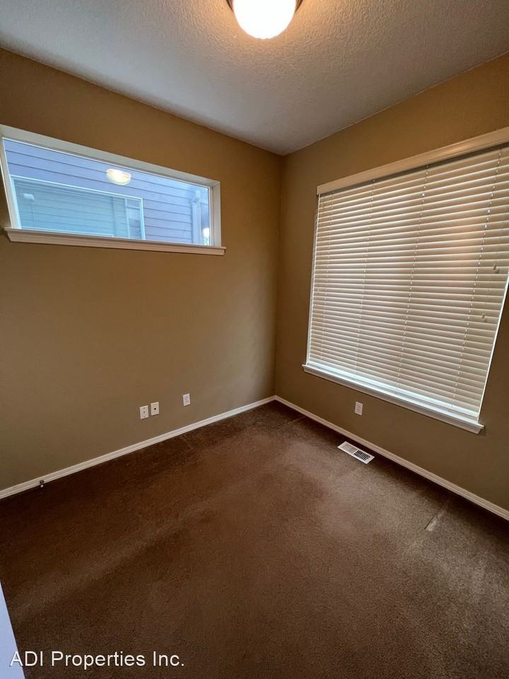 2494 Nw Rogue Valley Ter - Photo 2 of 20