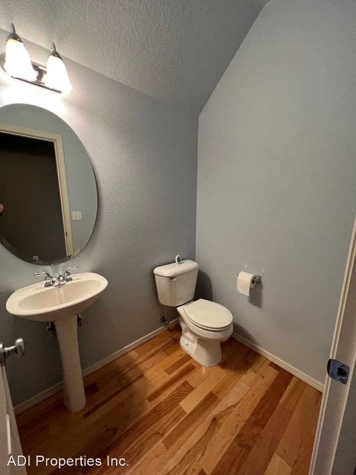 2494 Nw Rogue Valley Ter - Photo 3 of 20