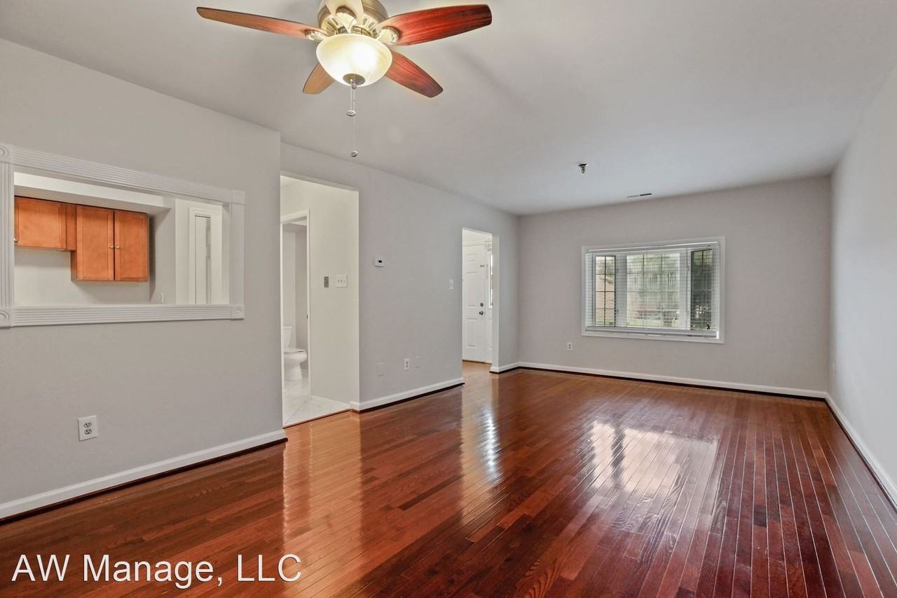 1018 Mondrian Ter - Photo 3 of 24