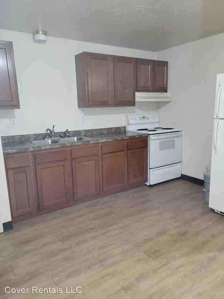 1119, 1121 Eastman - Photo 2 of 11