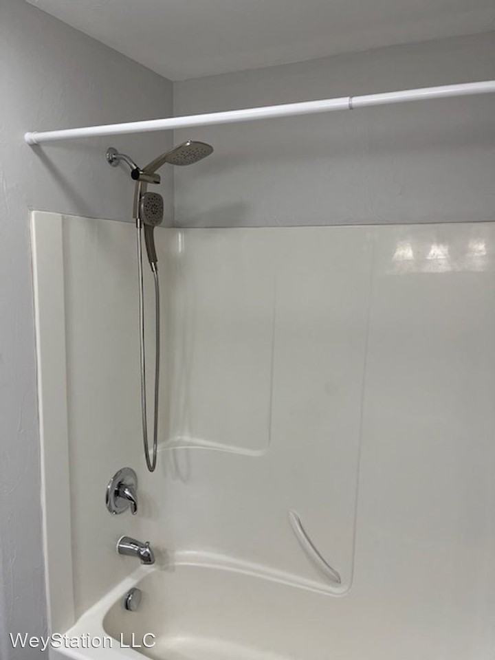 Newly remodeled 3 bedroom condo - Photo 3 of 39