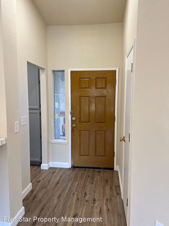 4209 Brennen Ct - Photo 3 of 28