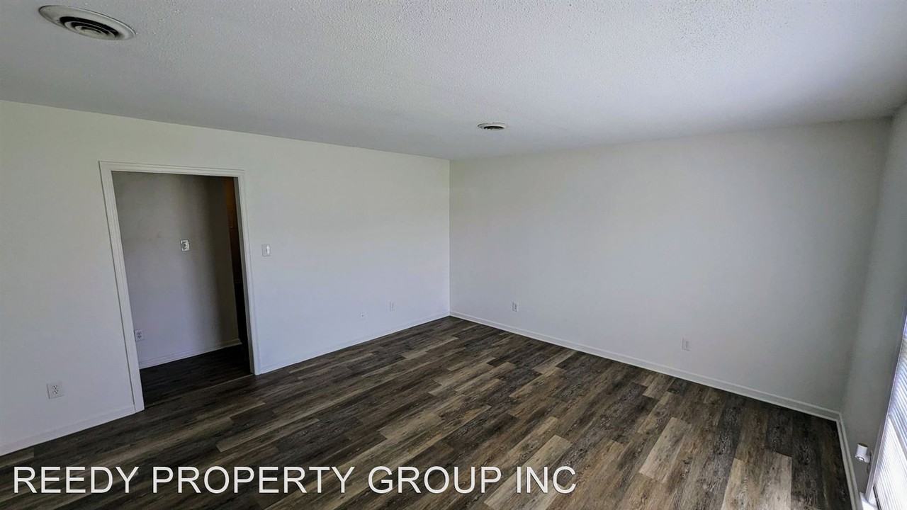 130 Sherman Drive - Photo 3 of 12