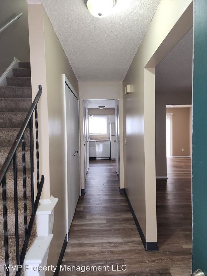 6201 Stornoway Dr N - Photo 2 of 23