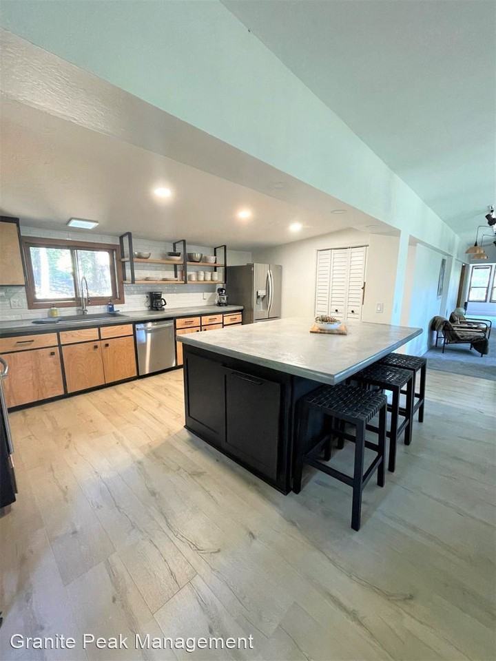 1035 W Lake Blvd - Photo 3 of 17