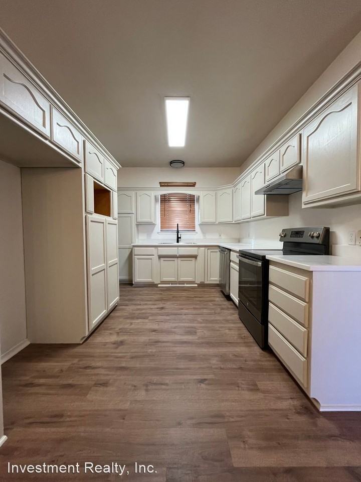 311 N Dogwood St - Photo 2 of 14