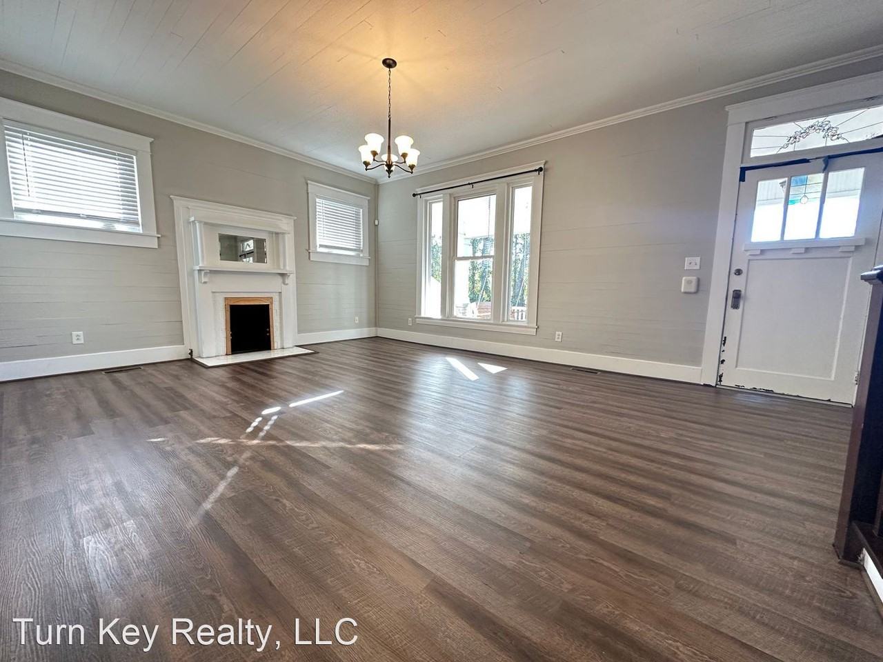 734 Lucas St - Photo 3 of 38