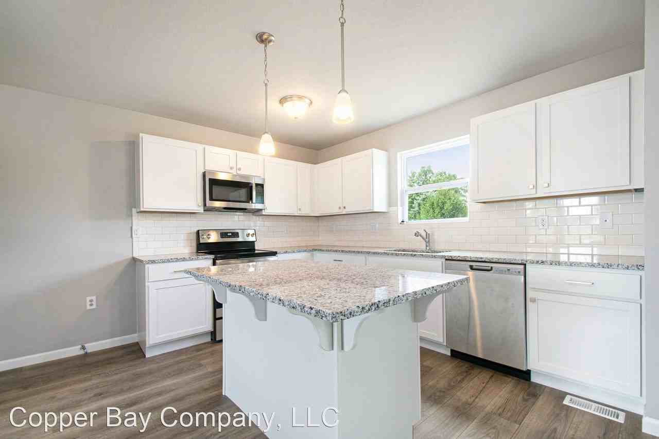 809 Red Robin Dr - Photo 2 of 26