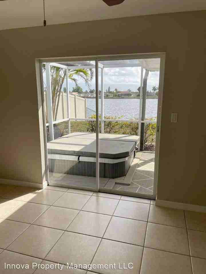 1156 SW 43rd St - Photo 3 of 11