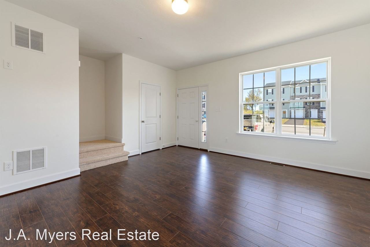 204 Holstein Dr - Photo 2 of 6