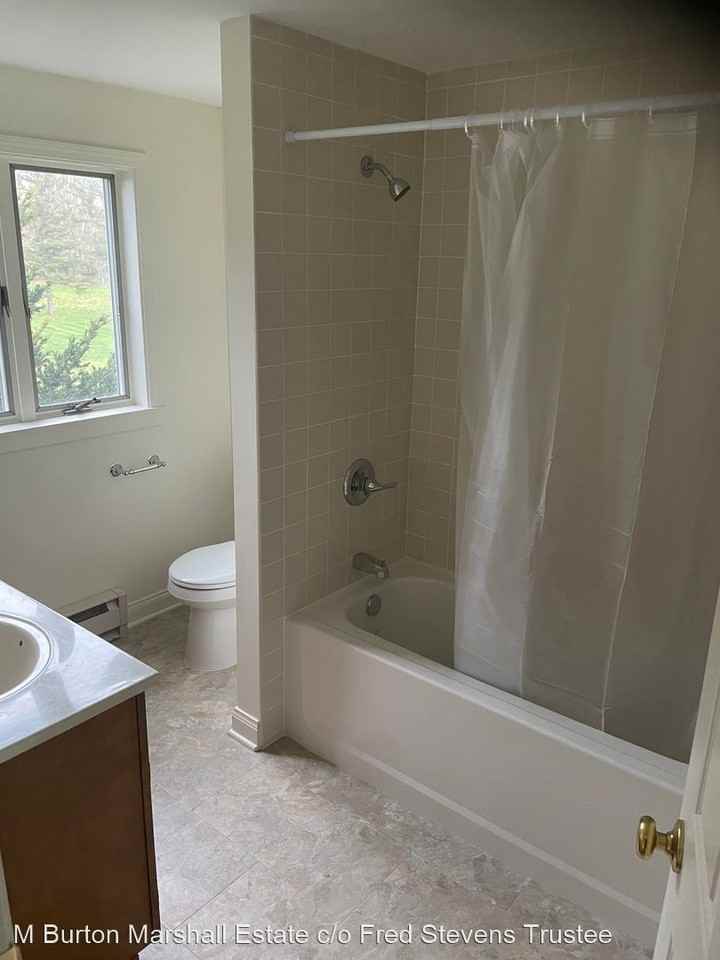 98 College St - Photo 3 of 5