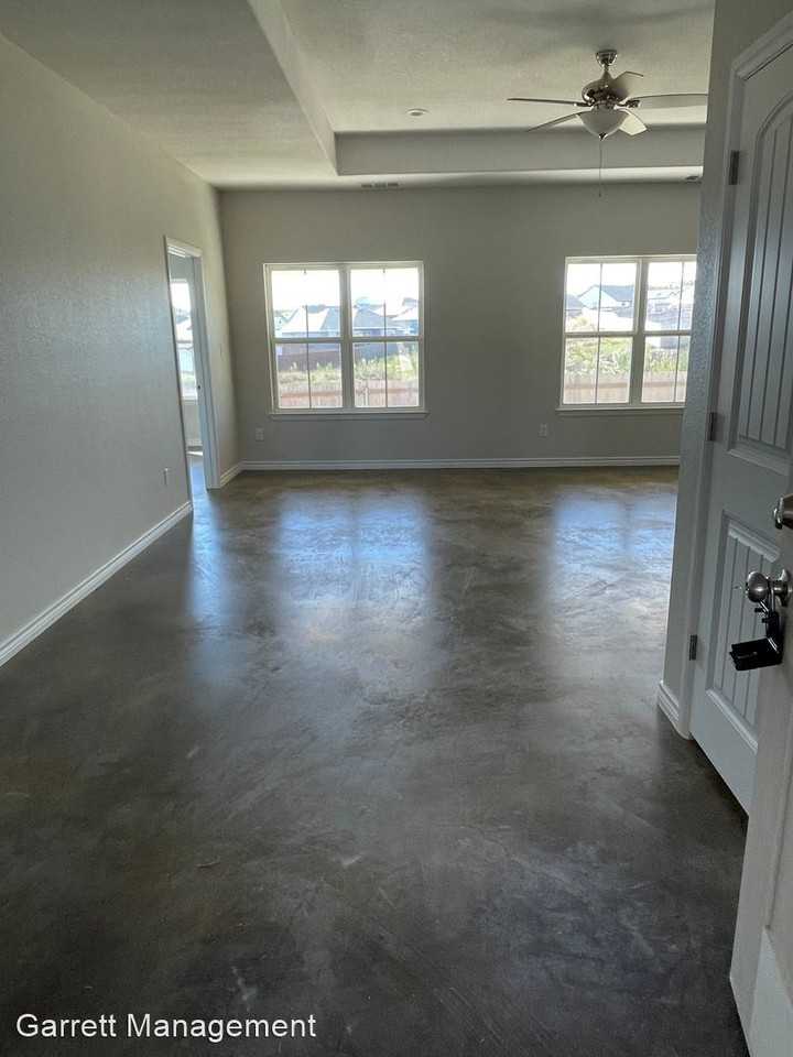 1071 Field Stone Dr - Photo 2 of 16