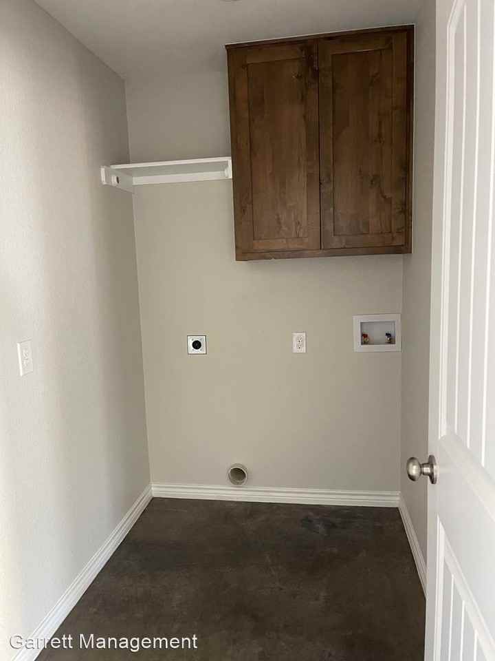 1071 Field Stone Dr - Photo 3 of 16