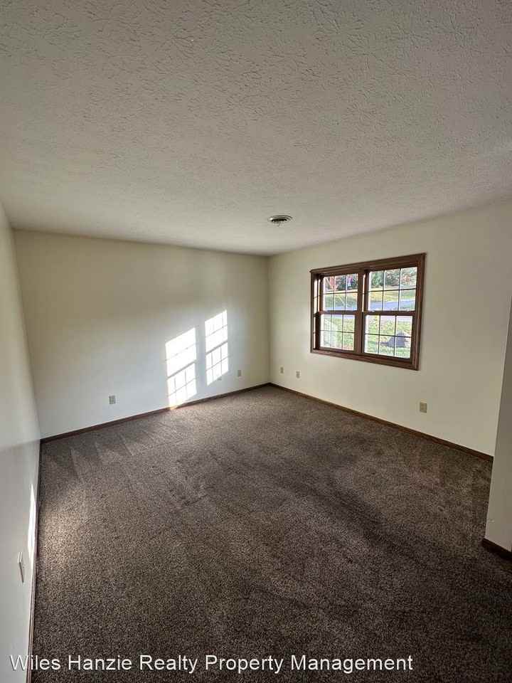 1388-1390 Secrest Rd - Photo 2 of 6