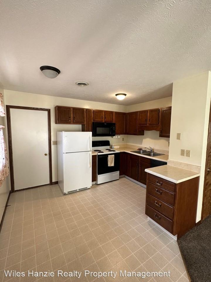 1388-1390 Secrest Rd - Photo 3 of 6