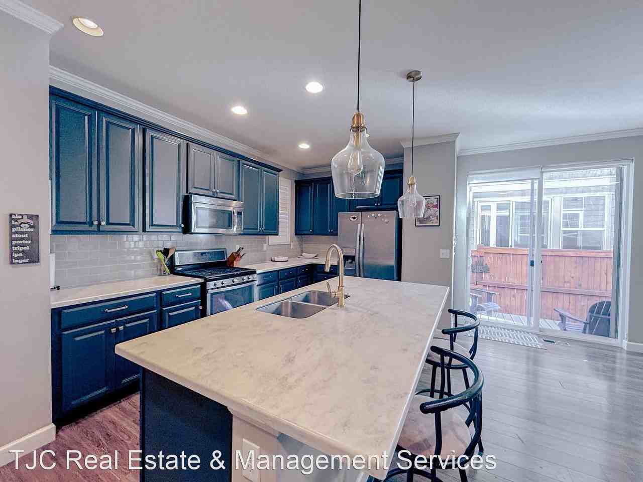8056 E 53rd Dr - Photo 3 of 21