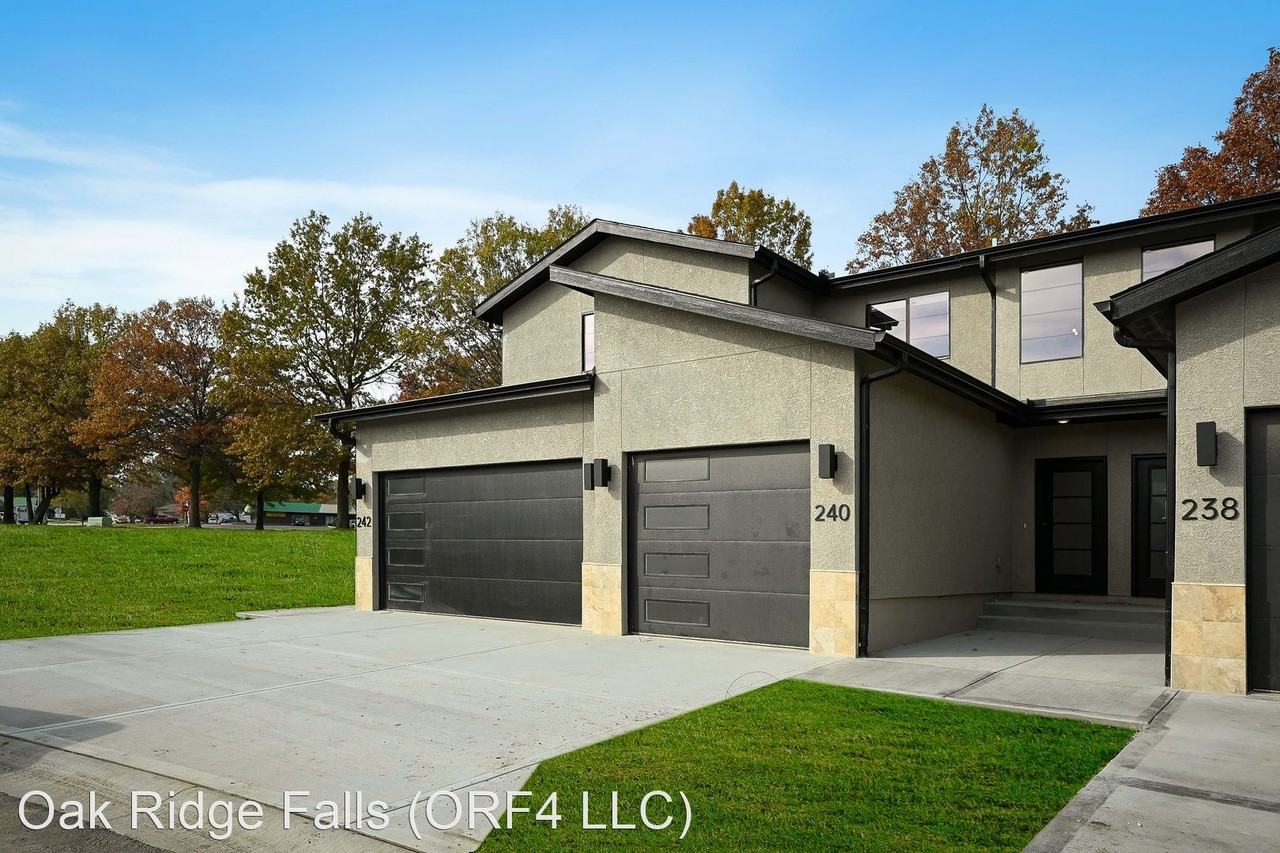 Brand New Luxury Townhomes - Photo 3 of 21