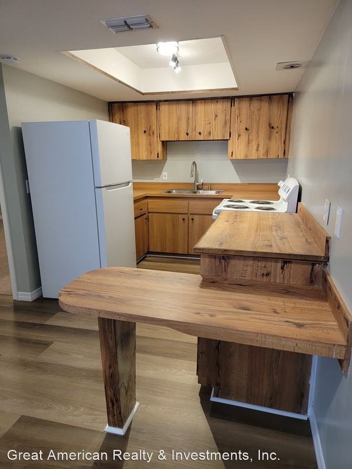 4111 S Alabama Ave - Photo 3 of 9