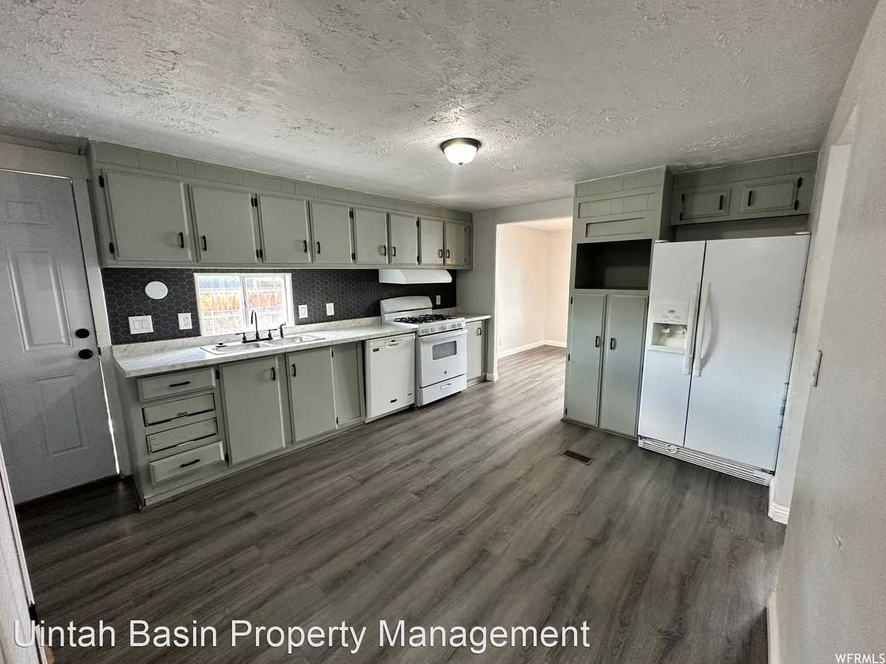 1546 S 1560 W - Photo 3 of 14