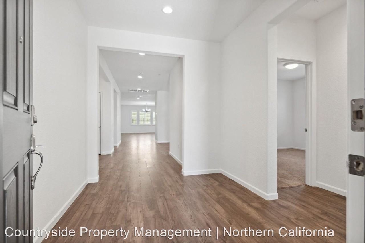 20931 Zinfandel Ct - Photo 2 of 45