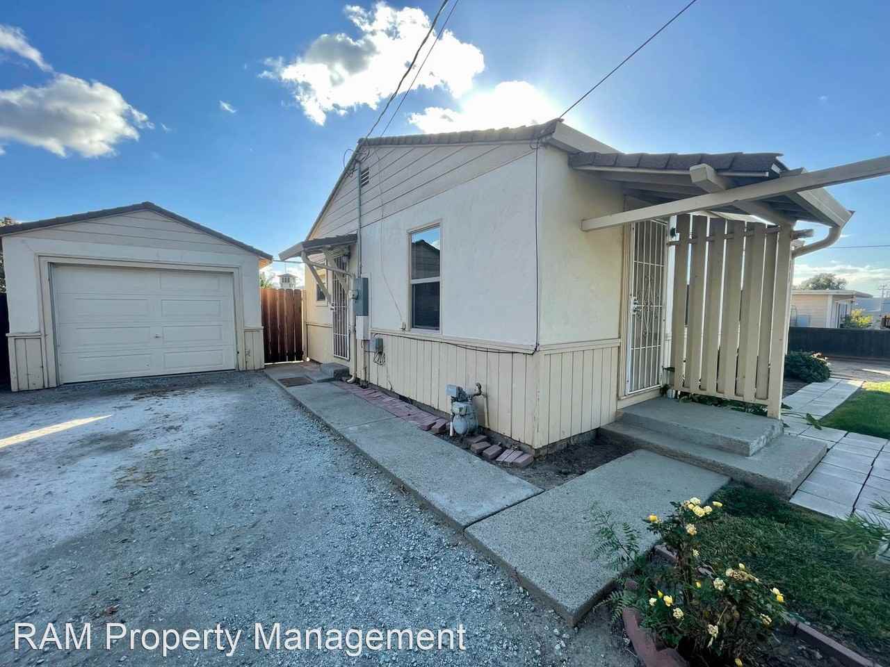 11 Valaire Dr - Photo 2 of 12