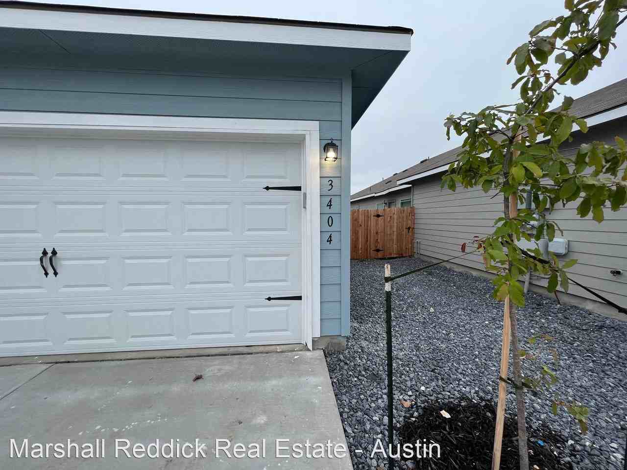 Luxury 3/2 Duplex in Seguin, Texas - Photo 3 of 24