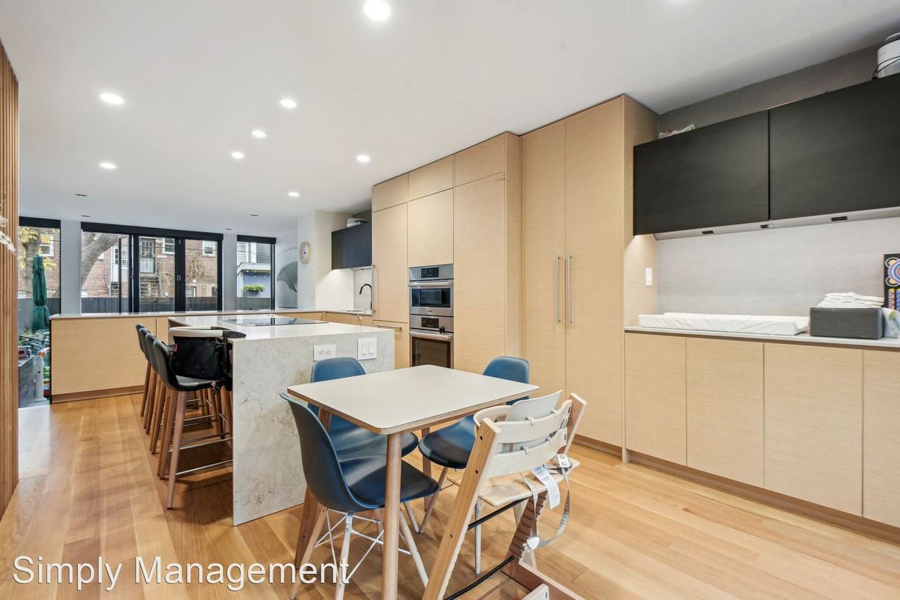 1745 Harvard St Nw - Photo 3 of 24