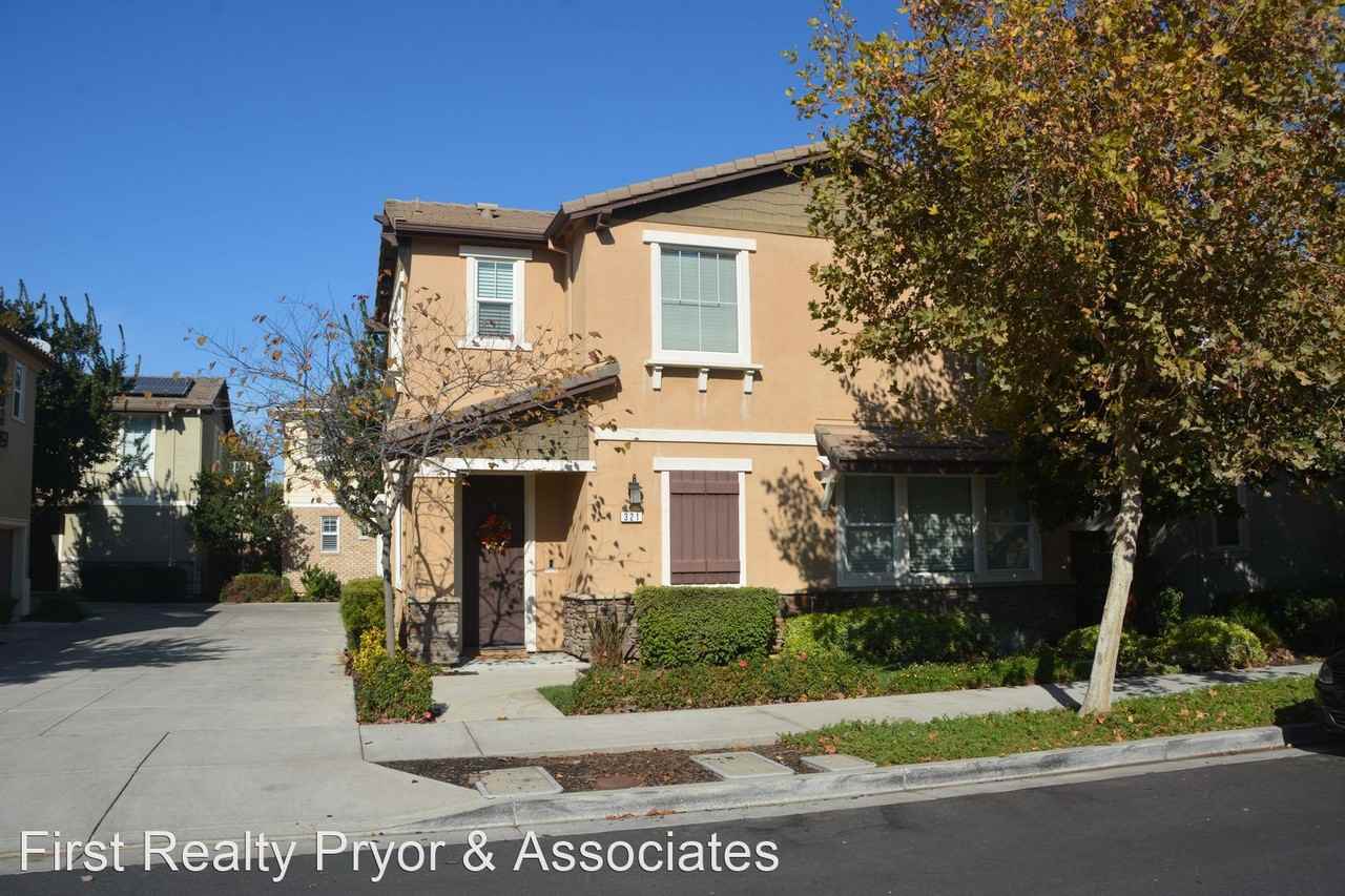 321 Macarthur Way - Photo 2 of 47