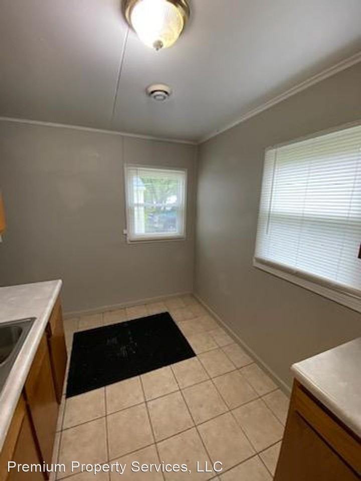 1846 Spruce St - Photo 2 of 8