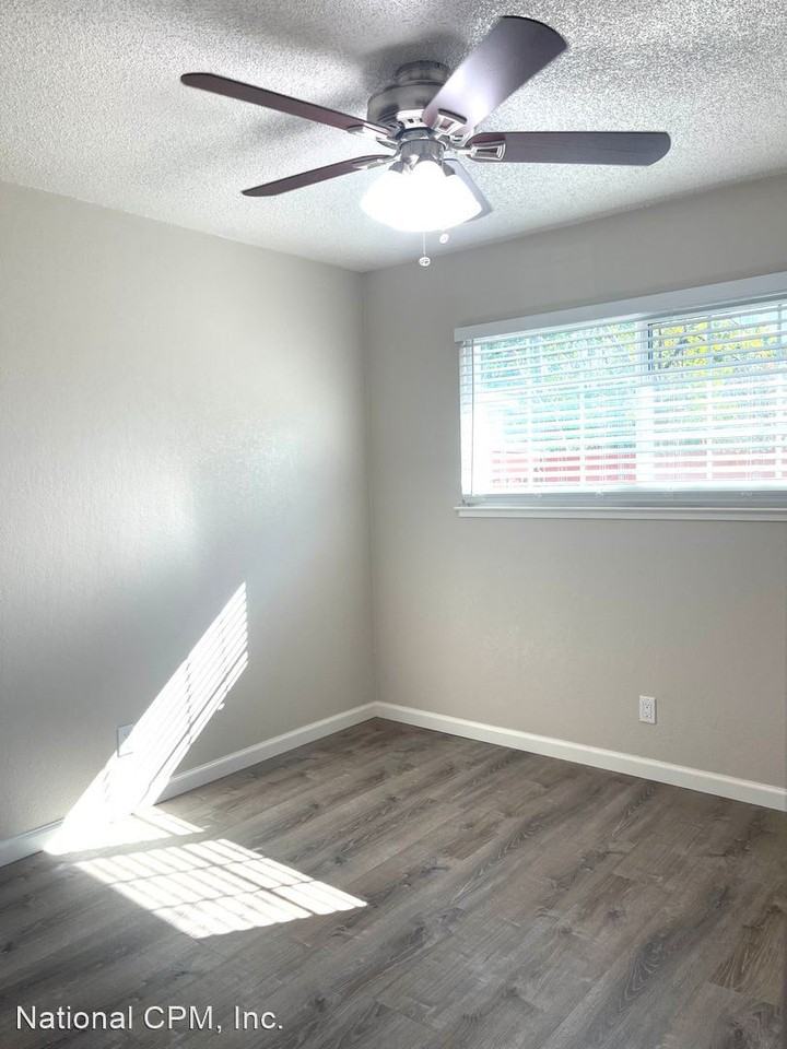 1280 Peach Ct - Photo 3 of 10