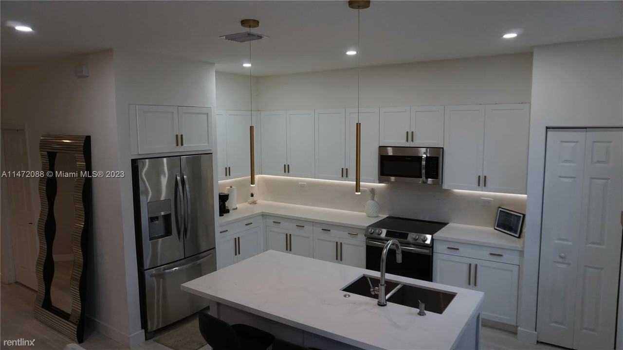 18521 Sw 1st St #18521 - Photo 3 of 28