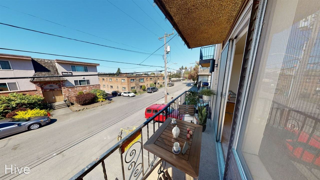 8544 Phinney Ave N - Photo 2 of 7