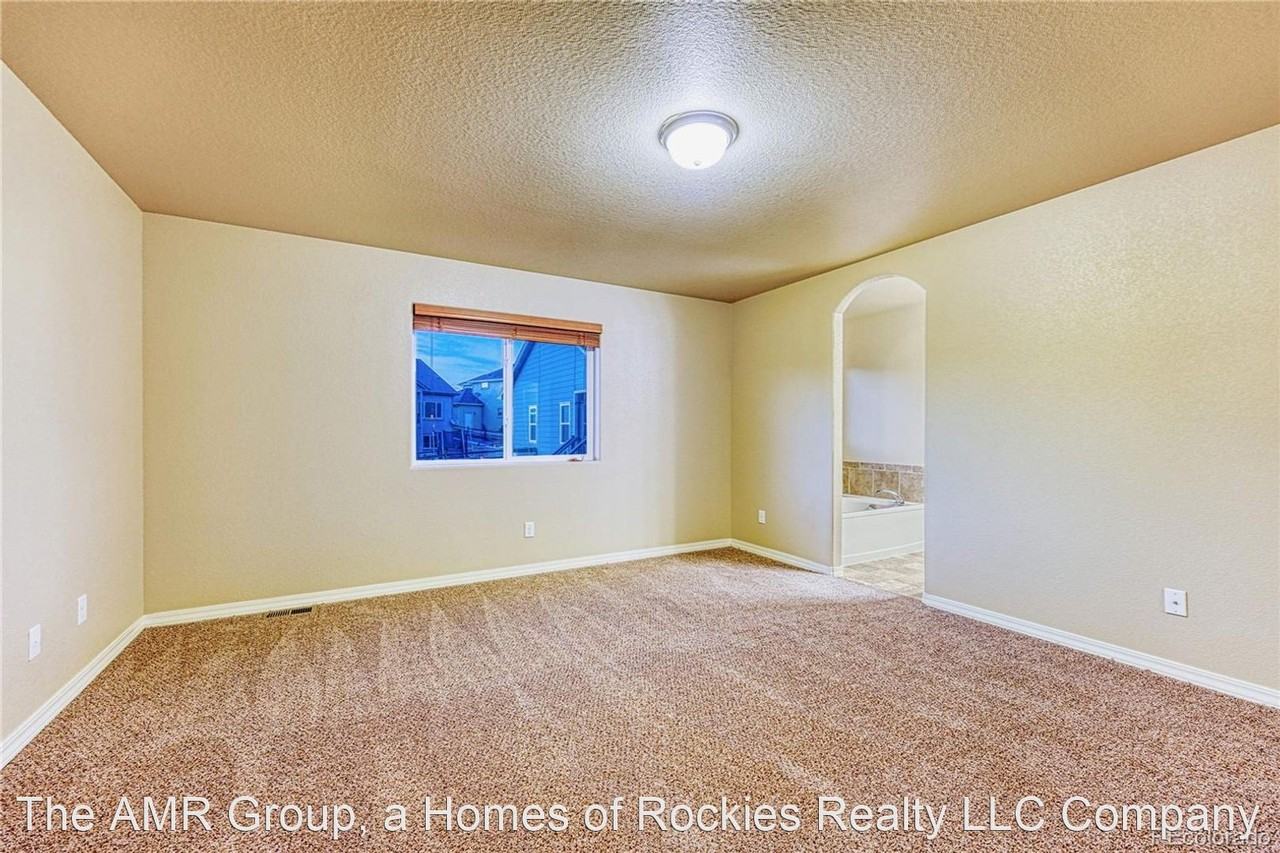 1074 Diamond Rim Dr - Photo 3 of 28