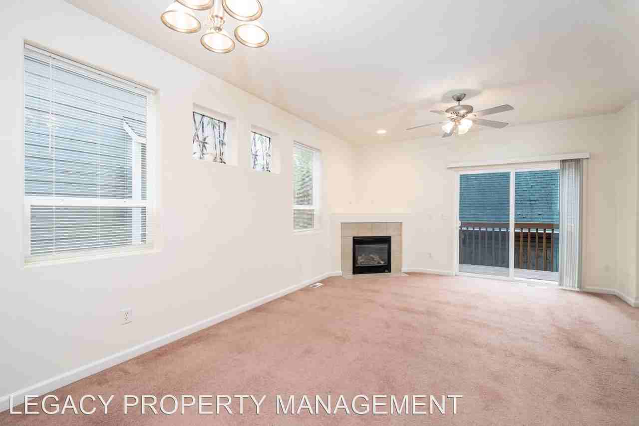 8422 SE Clinton ST. - Photo 2 of 38