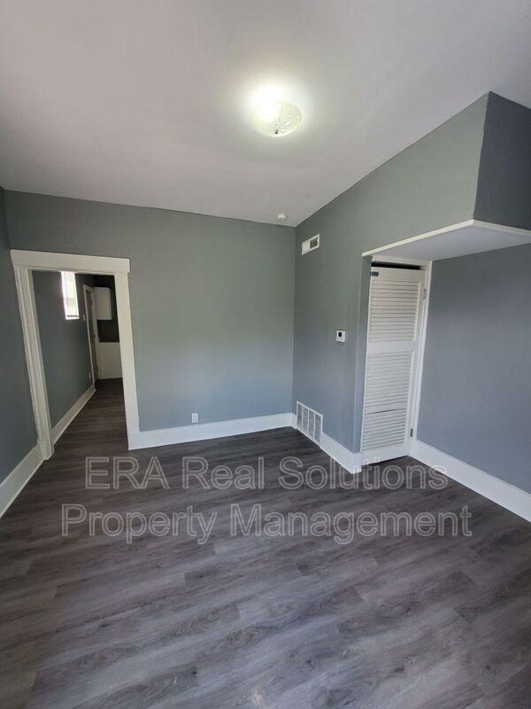 345 N Ohio Ave - Photo 2 of 15