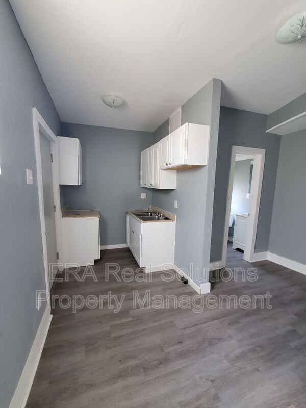 345 N Ohio Ave - Photo 3 of 15