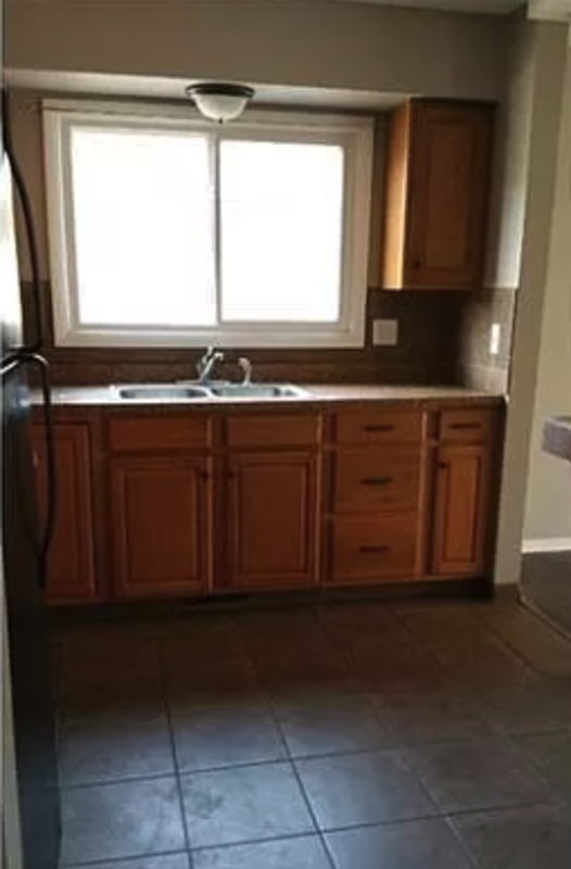 3118 3116/3 Grimes Ave N - Photo 2 of 9