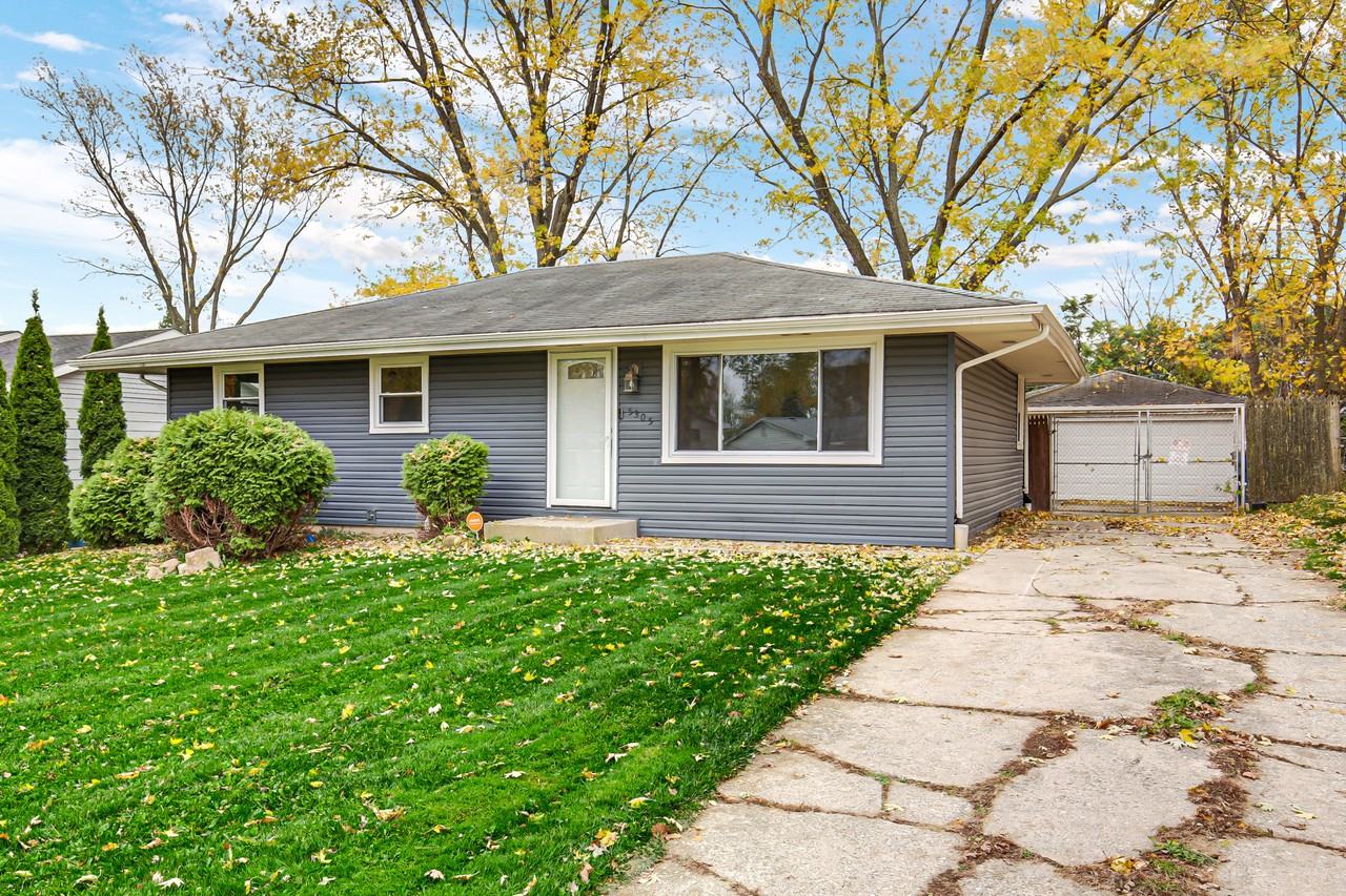 5305 W 78th Ln - Photo 3 of 18