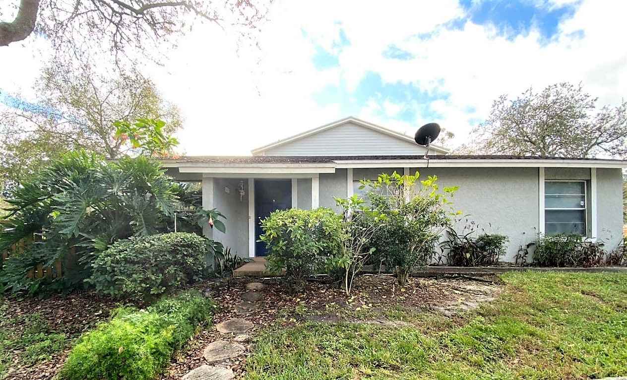 14621 Lake Forest Dr - Photo 2 of 40