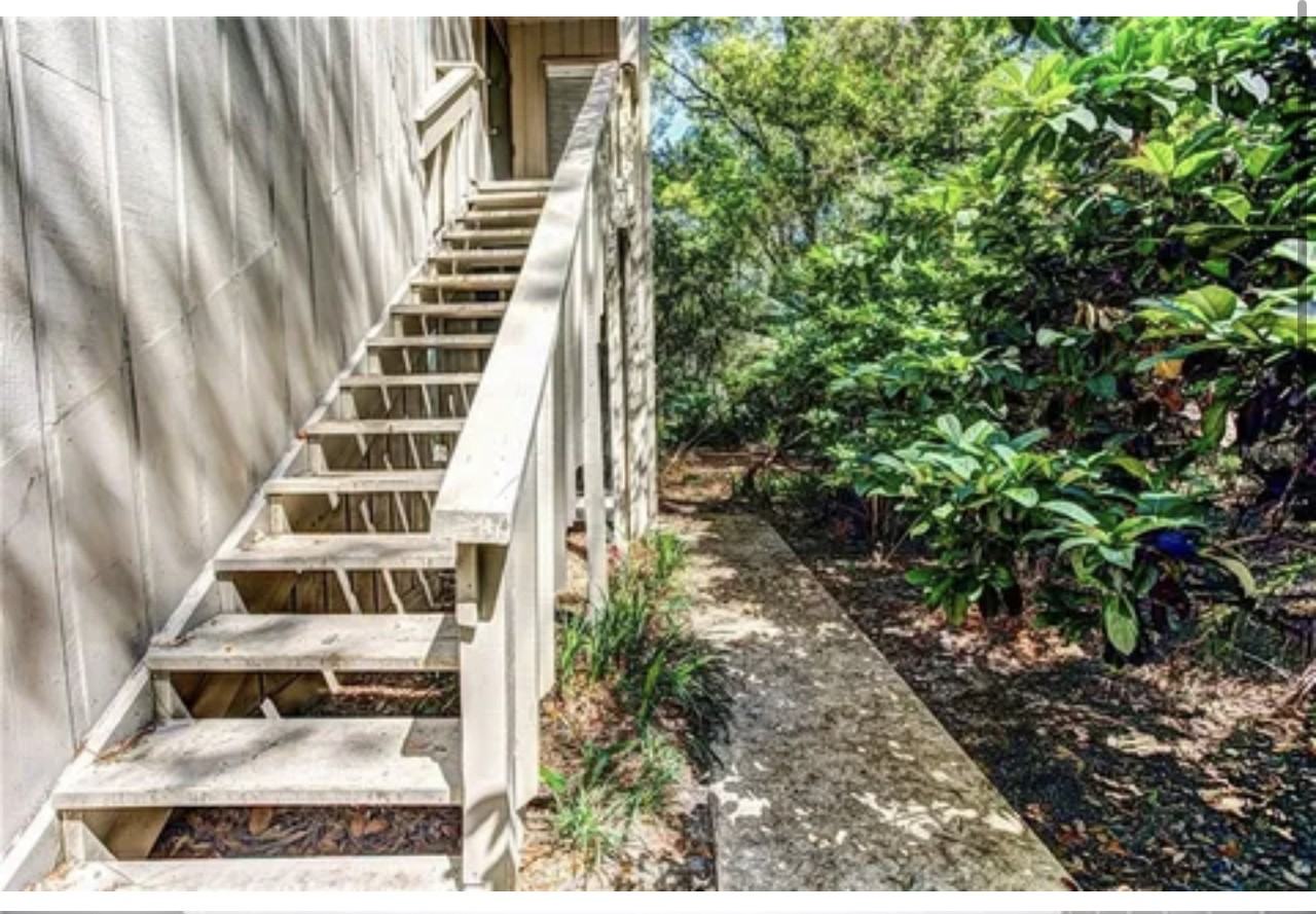 217 Crown Oaks Way - Photo 3 of 18