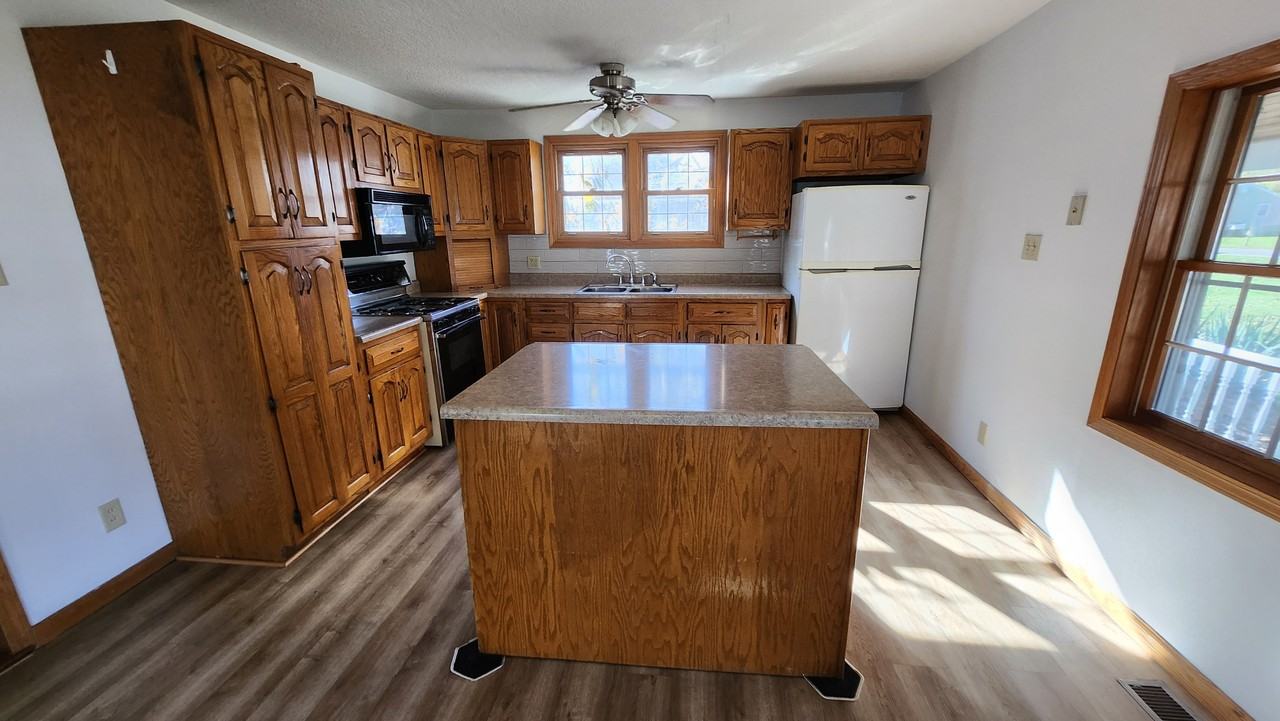 142 S Roosevelt St - Photo 2 of 11