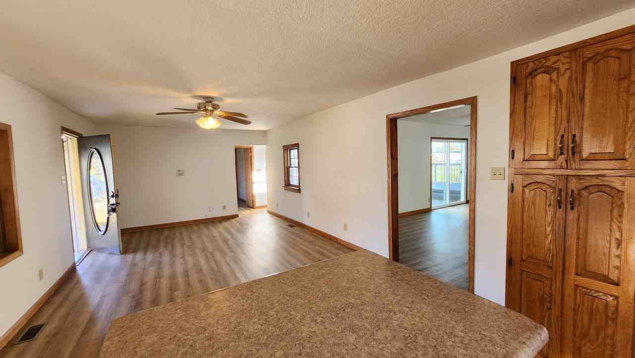 142 S Roosevelt St - Photo 3 of 11