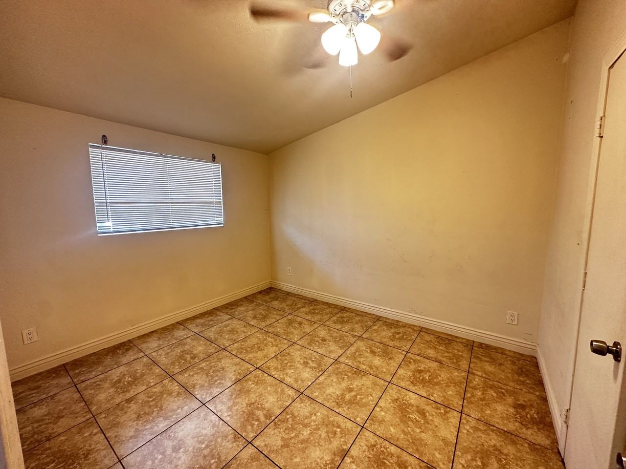 1030 E Fairmount Ave - Photo 2 of 9