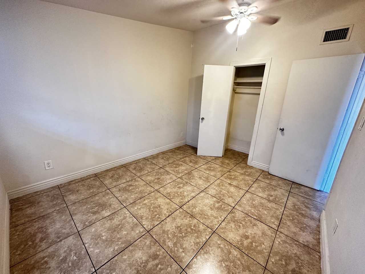 1030 E Fairmount Ave - Photo 3 of 9