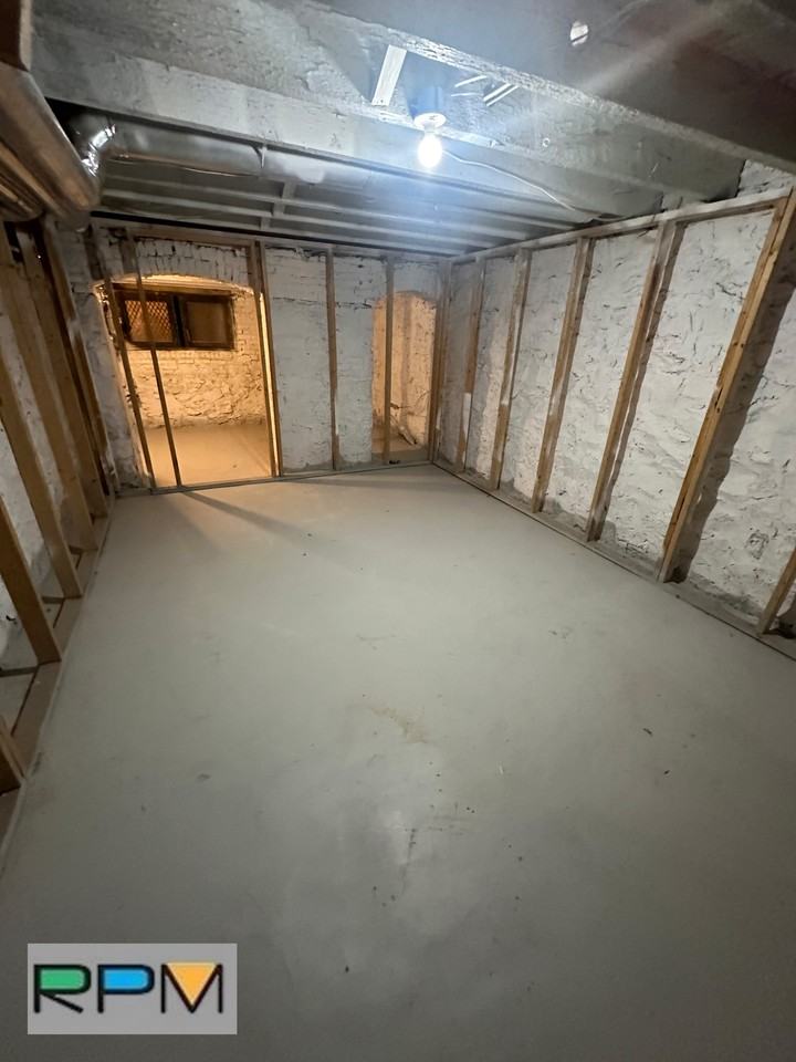 2748 Winchester St - Photo 2 of 12