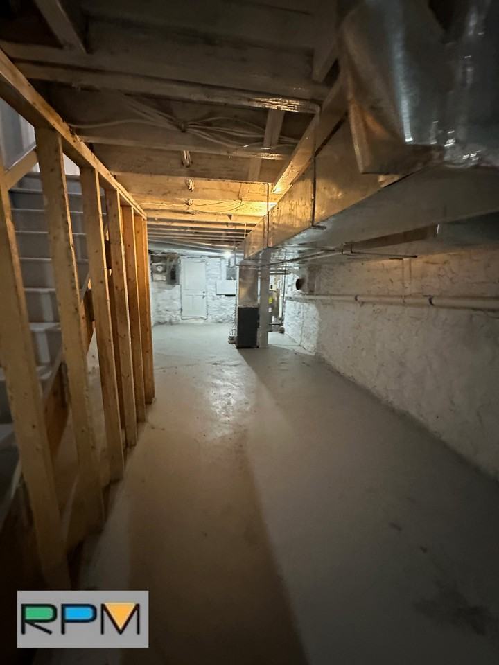 2748 Winchester St - Photo 3 of 12