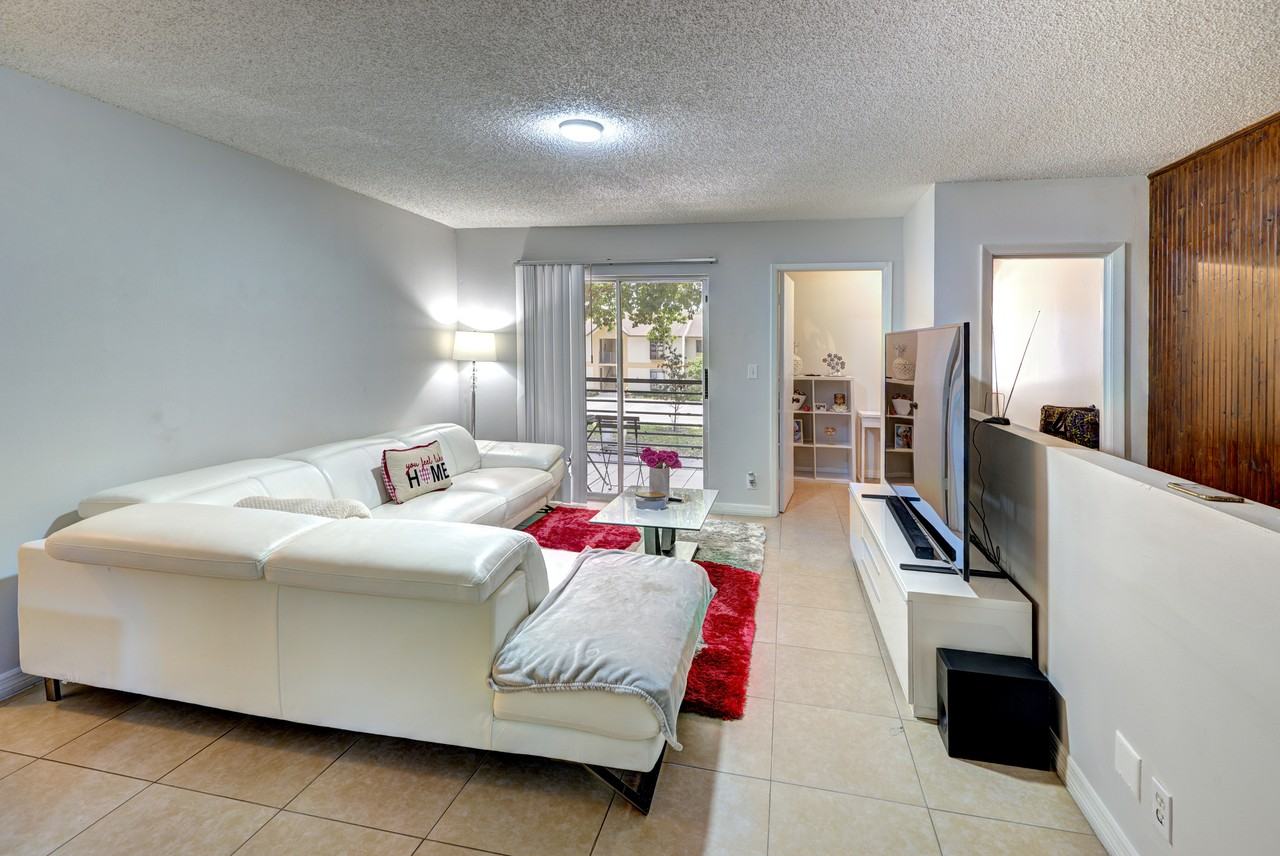 304 Gardens Drive - Photo 3 of 17